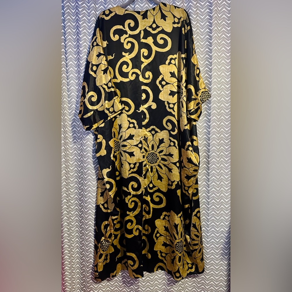 NATORI | Black and Gold Print Caftan Dress, Large. - Picture 4 of 6
